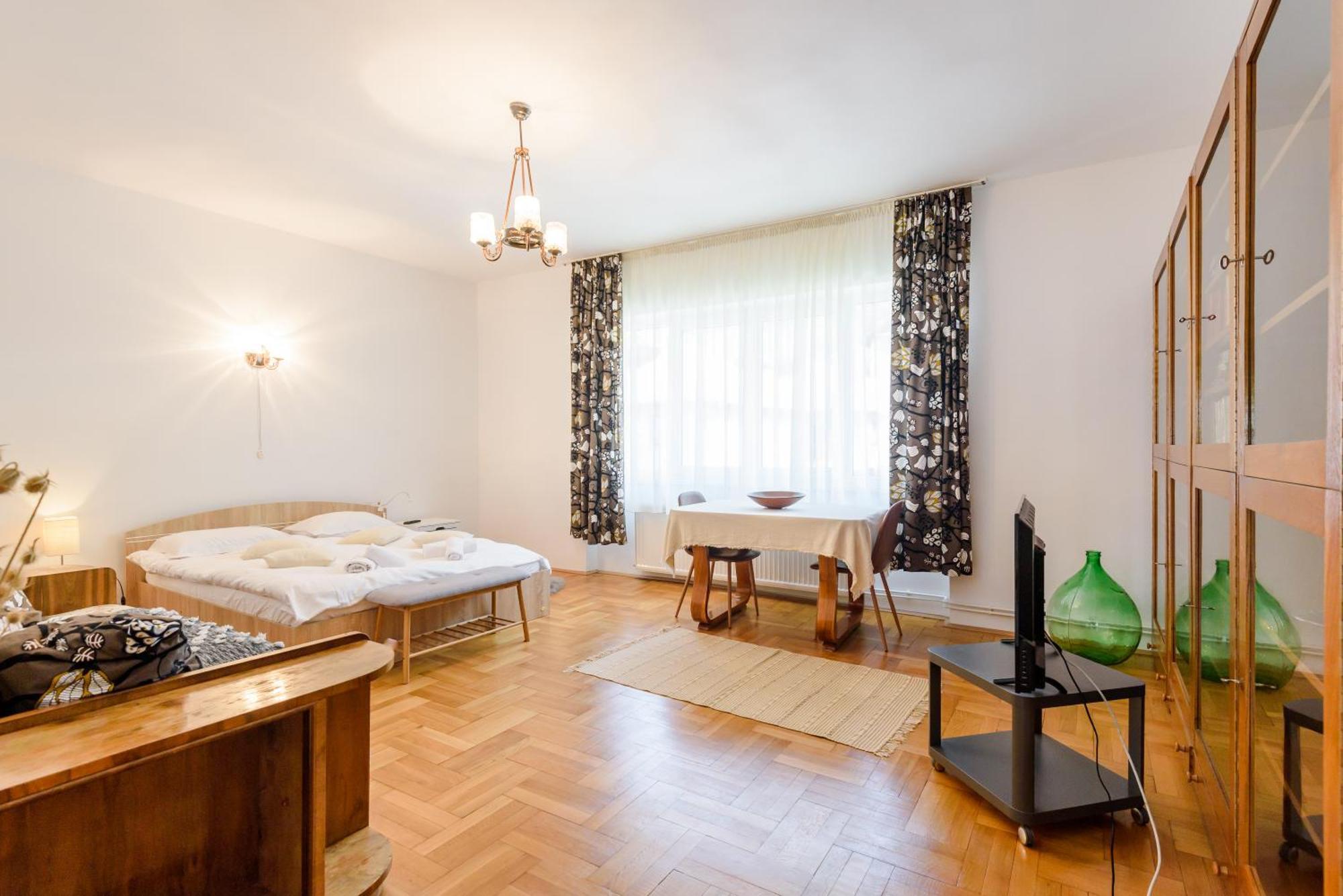 Apartamento Casa Cu Cires Braşov Exterior foto