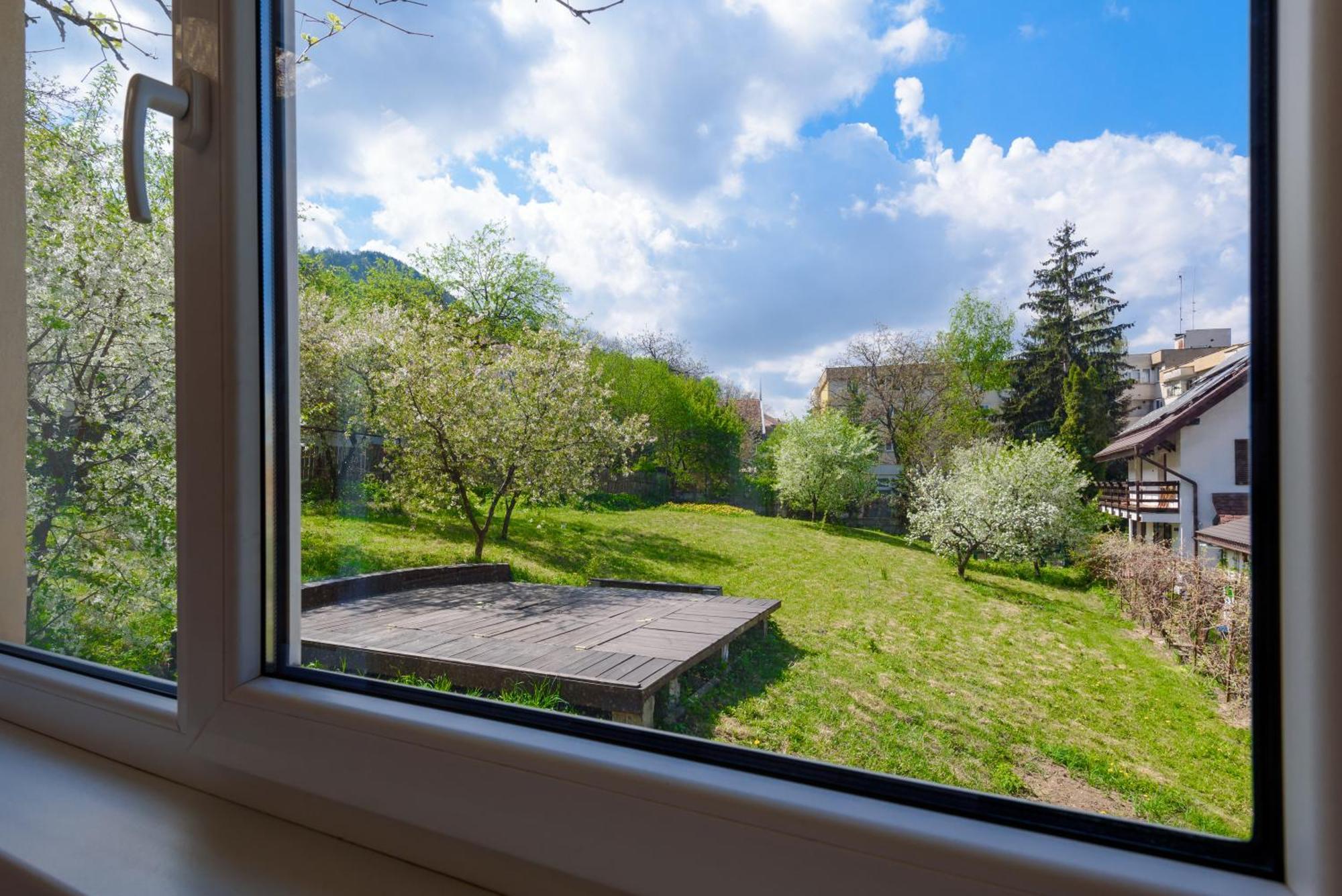 Apartamento Casa Cu Cires Braşov Exterior foto